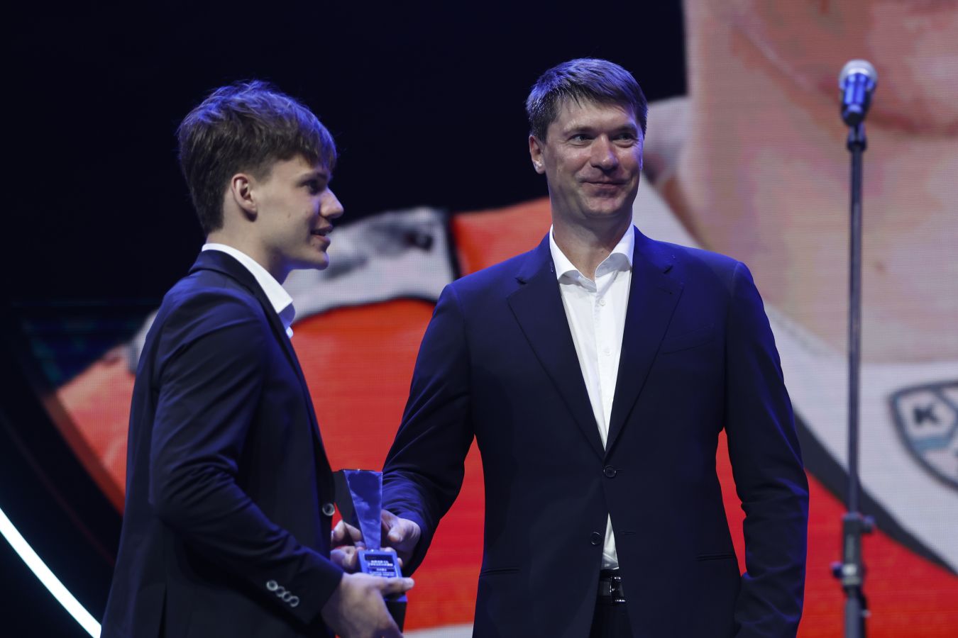 Форвард Металлурга Гребёнкин рассказал, что написал ему Остон Мэттьюс после драфта
