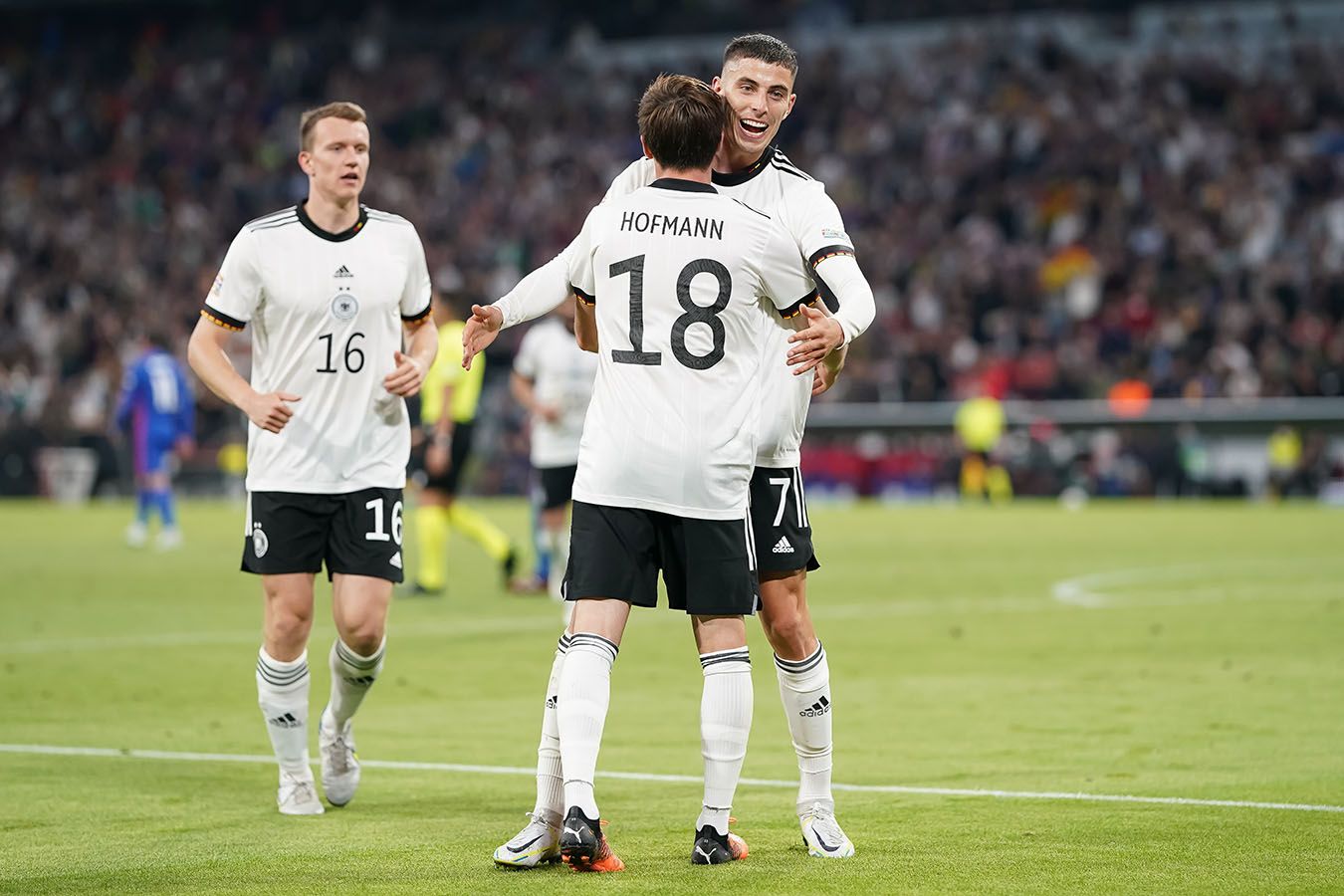 Разгромная победа Германии на старте Евро, «Даллас» обыграл «Бостон». Главное к утру