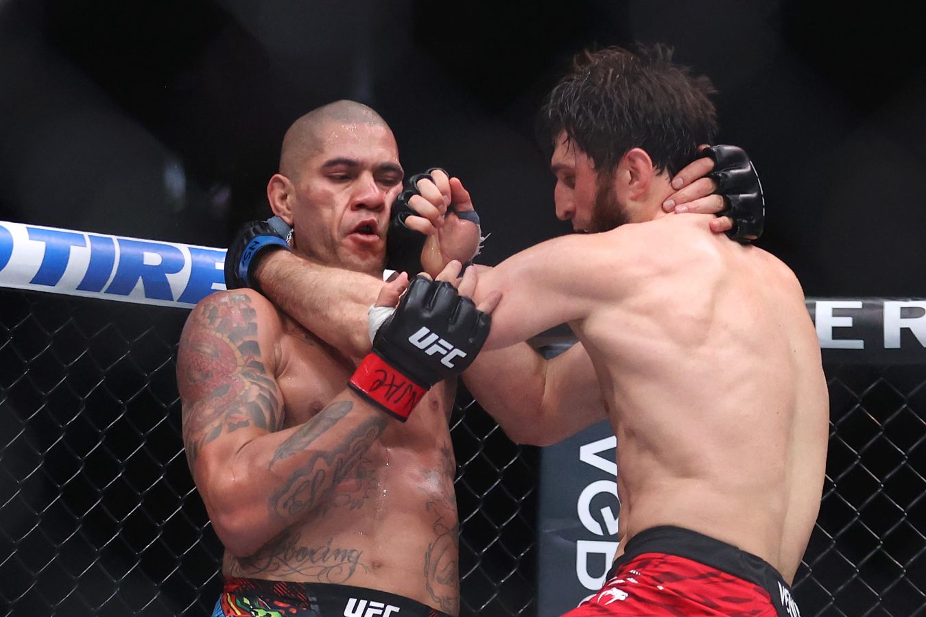 Алекс Перейра потерпел второе поражение в UFC, второй раз проиграв в титульном поединке