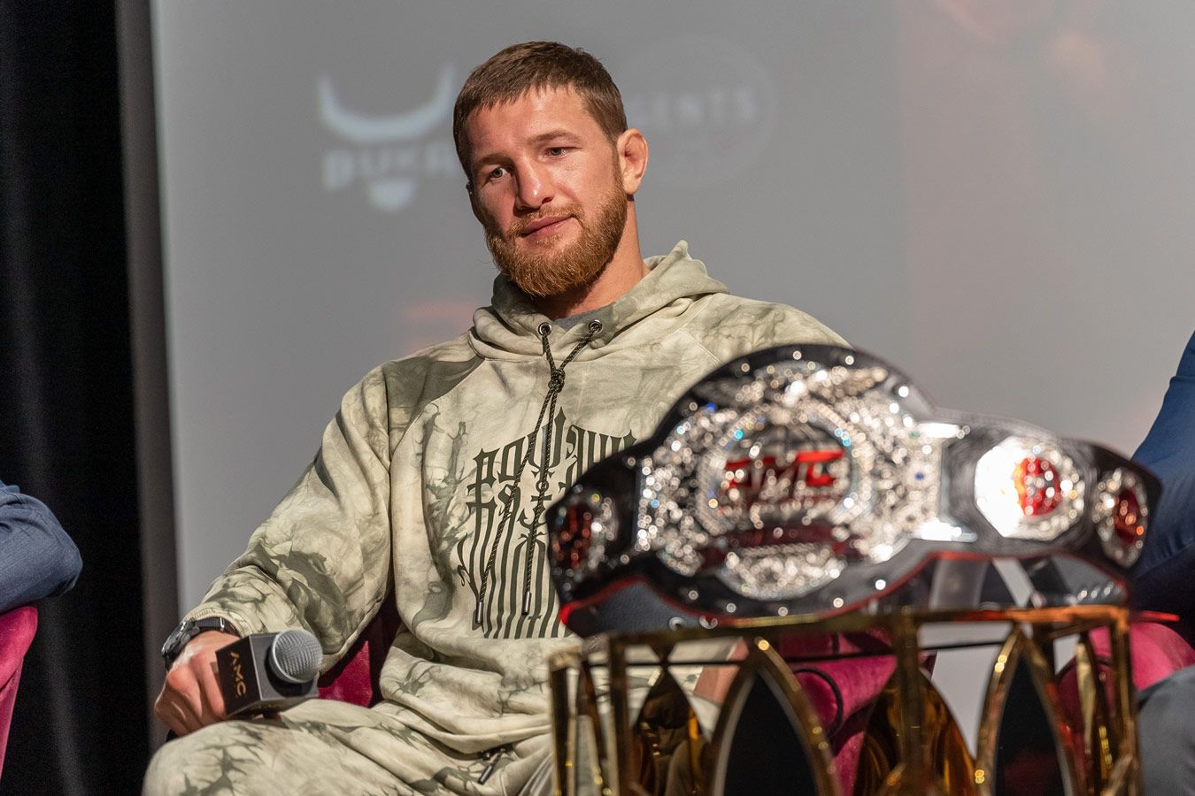 Боец MMA Минеев, получивший повестку из военкомата, находится в Мариуполе -  Чемпионат