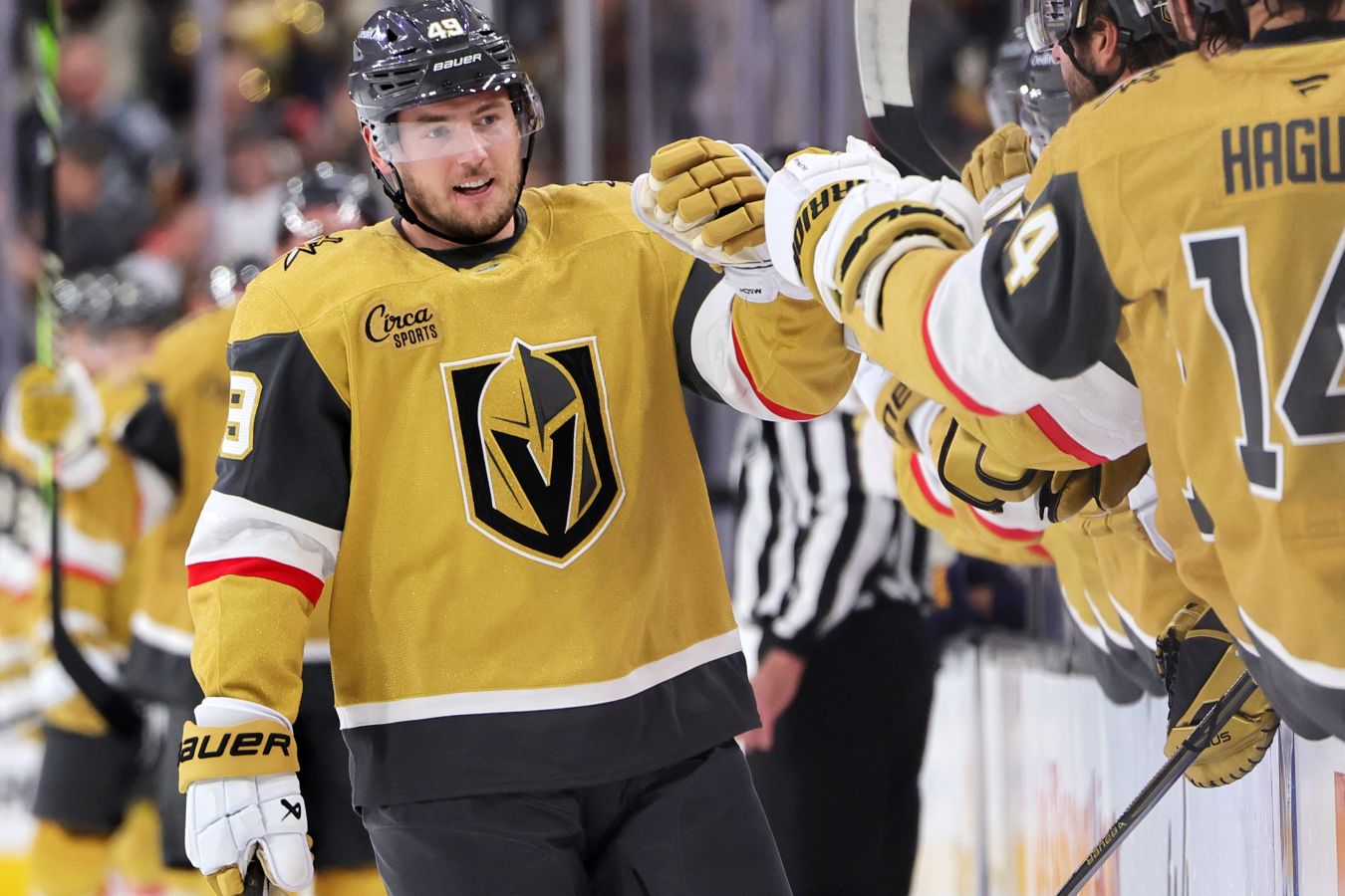 Голы Барбашёва и Дорофеева помогли Вегасу обыграть Ванкувер и прервать серию поражений