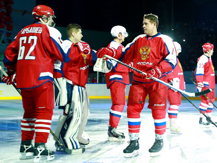 Выставочный матч сборной легенд хоккея в Норильске