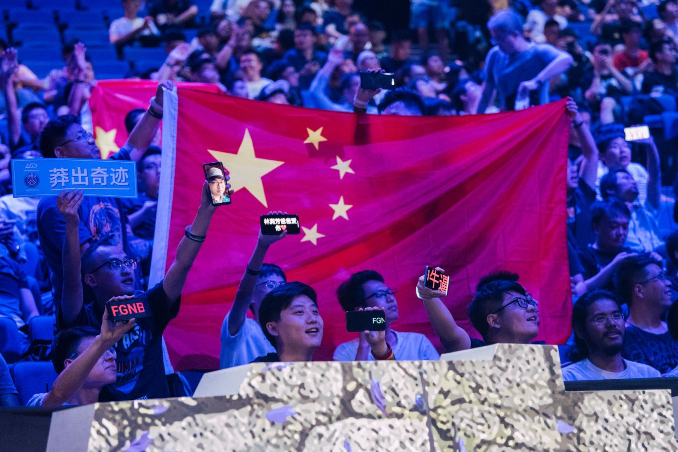 Китайская команда Royal Never Give Up вышла на The International 2022