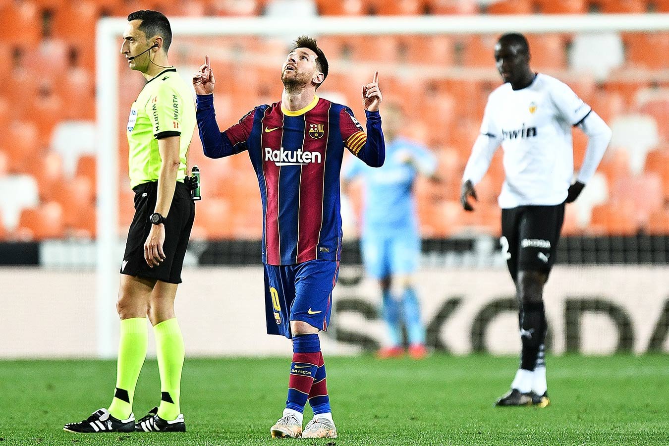 «Барселона» обыграла «Валенсию» благодаря дублю Месси. Черышев остался в запасе