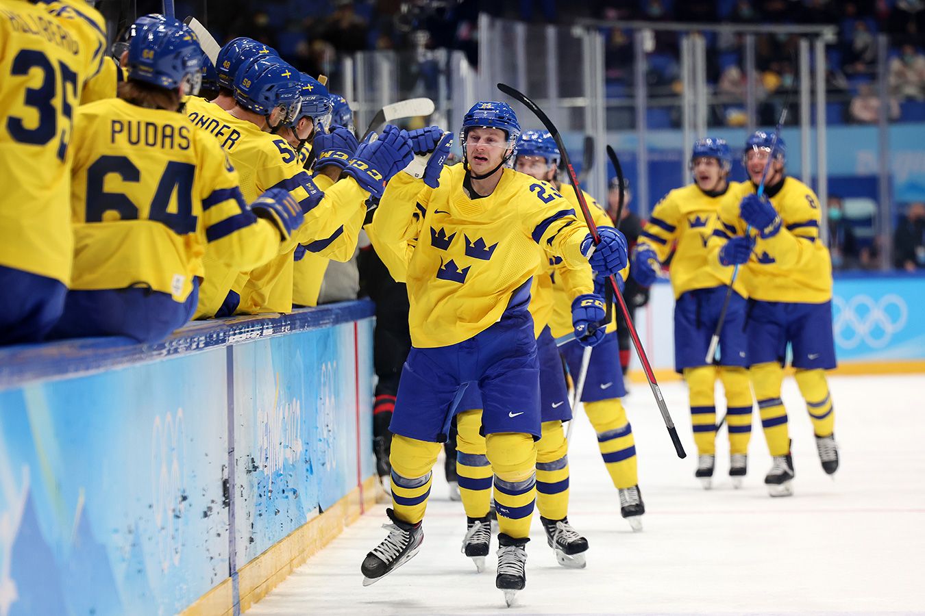 Матч хоккея швеция. Сборная Швеции 2022. Сборная Швеции хоккей. Хоккей 2022 Швеция Канада. Швеция тре Крунур.