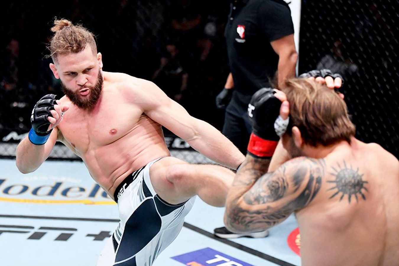 Рафаэль Физиев назвал самого неудобного соперника из топ-5 лёгкого веса UFC