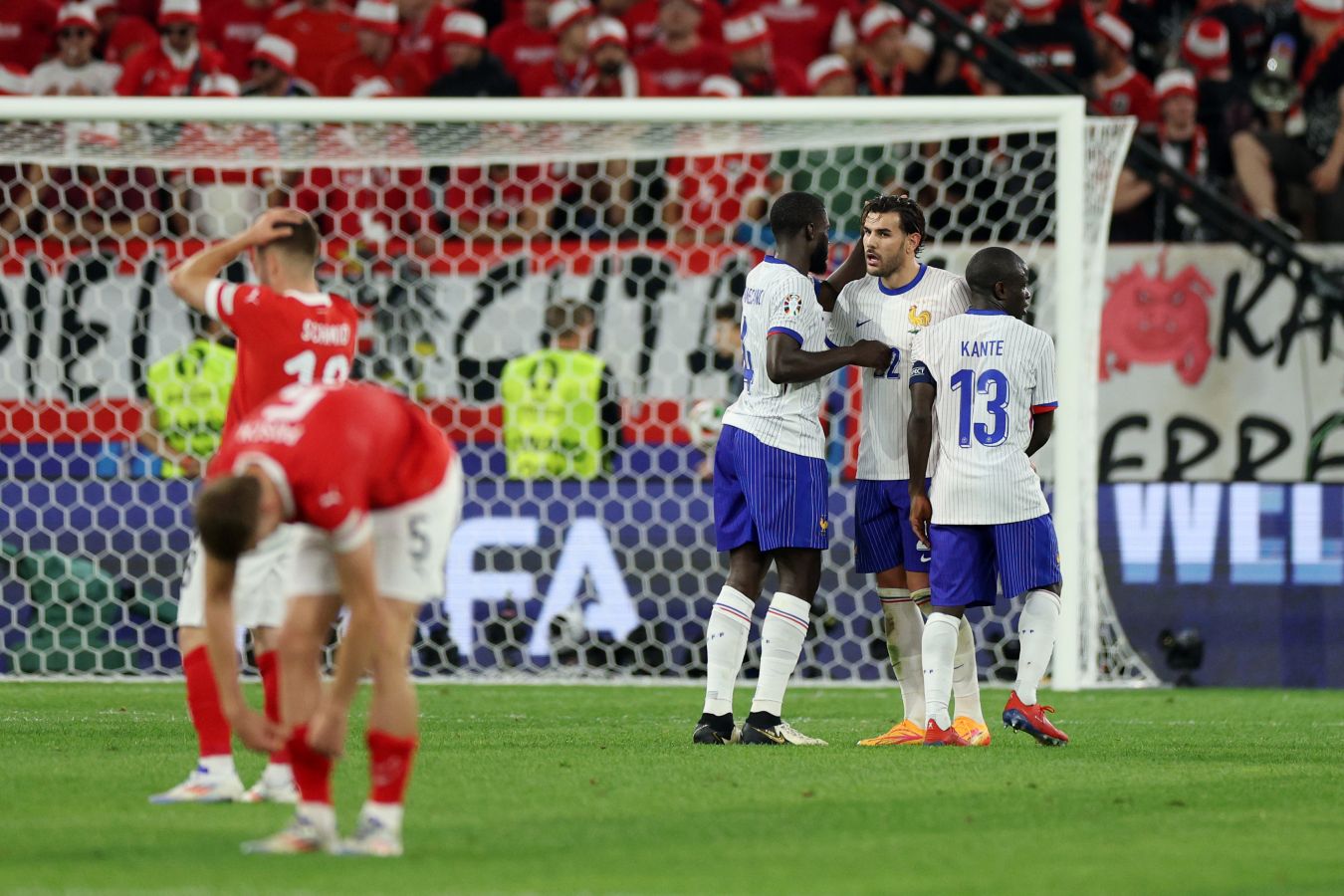 Франция — первая сборная, вышедшая в плей-офф Евро, не забив ни одного собственного гола
