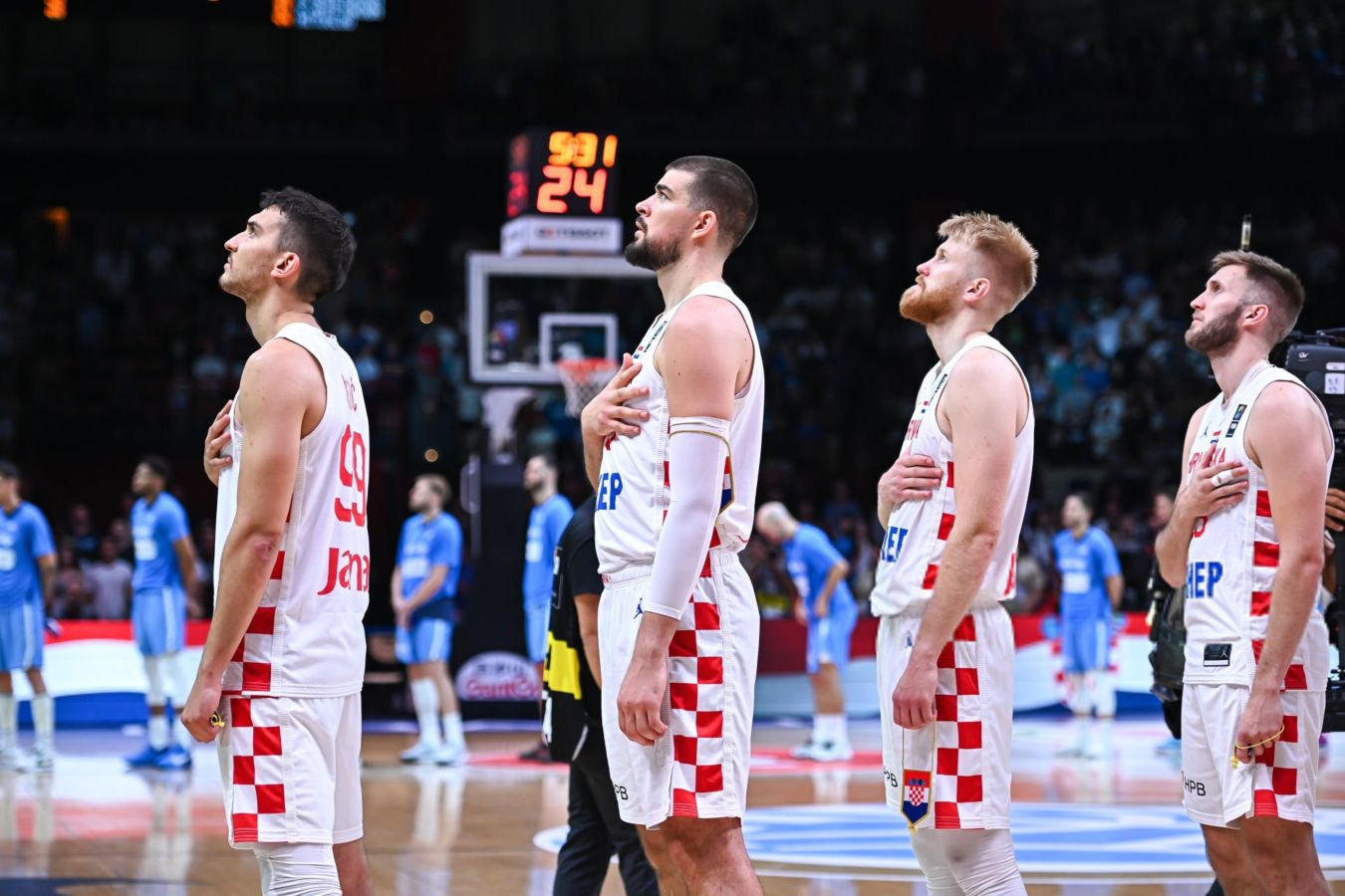 Хорватские баскетболисты на площадке не блеснули. Зато в клубе устроили настоящее «шоу»