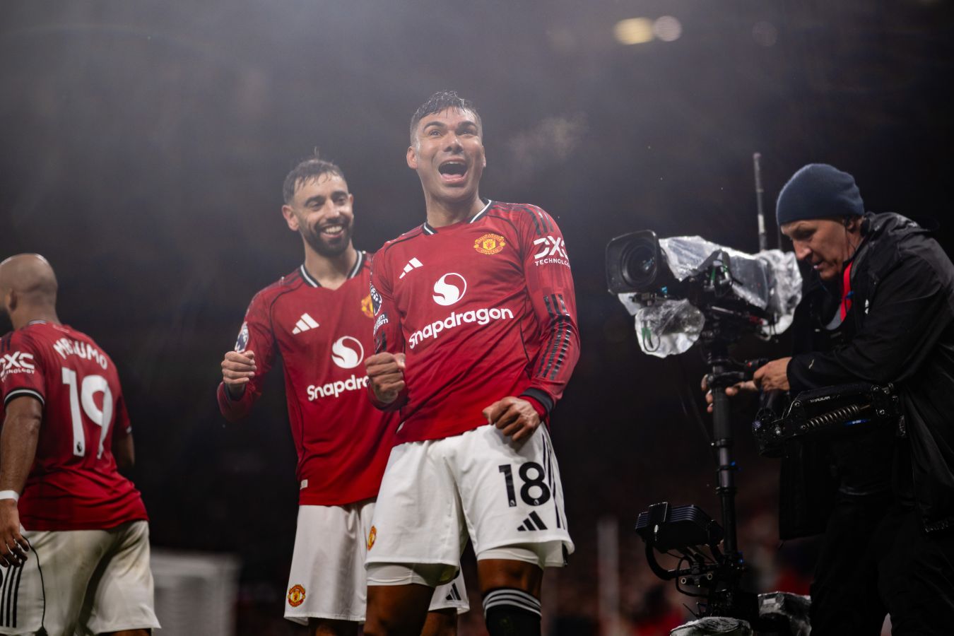 Роналду пытается убедить Каземиро перейти в Аль-Наср  Marca