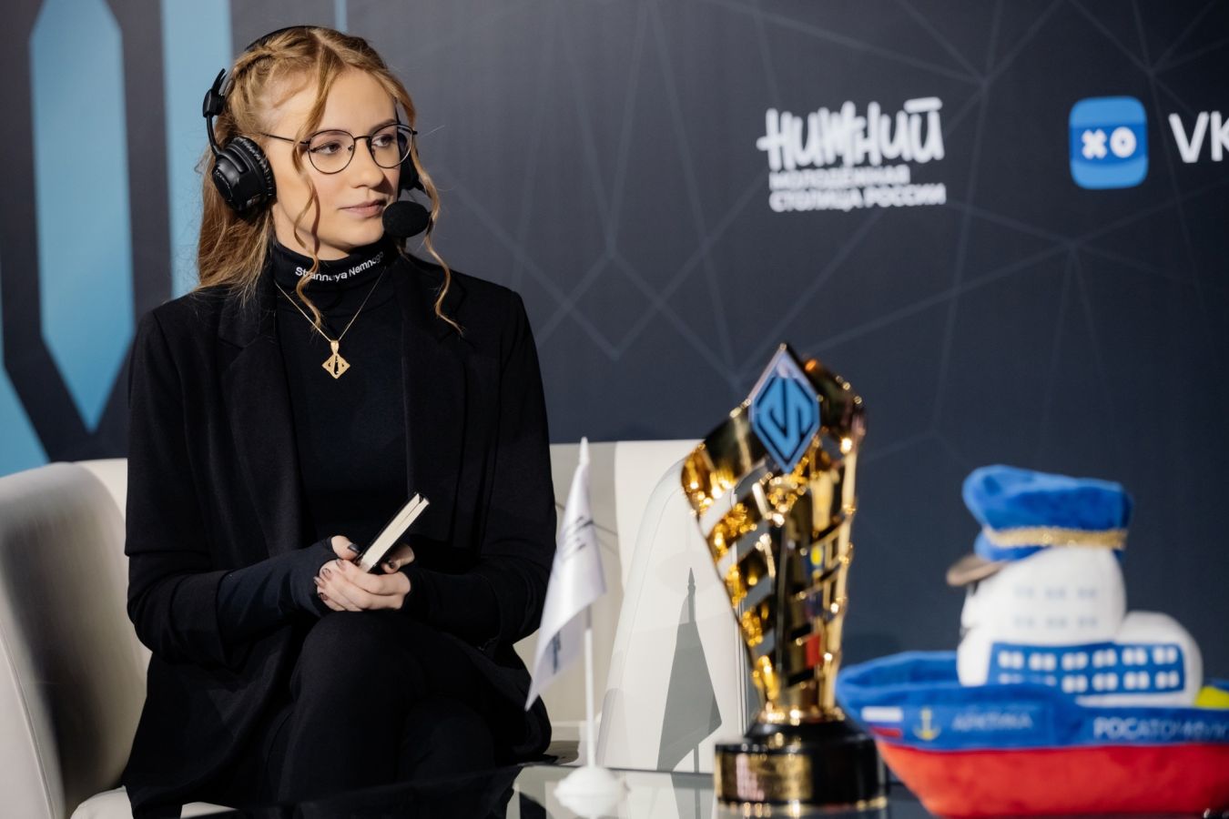 Cмотрим актуальные мемы и делаем что-то от души: Vasilisa о вирусных фразах в Dota 2