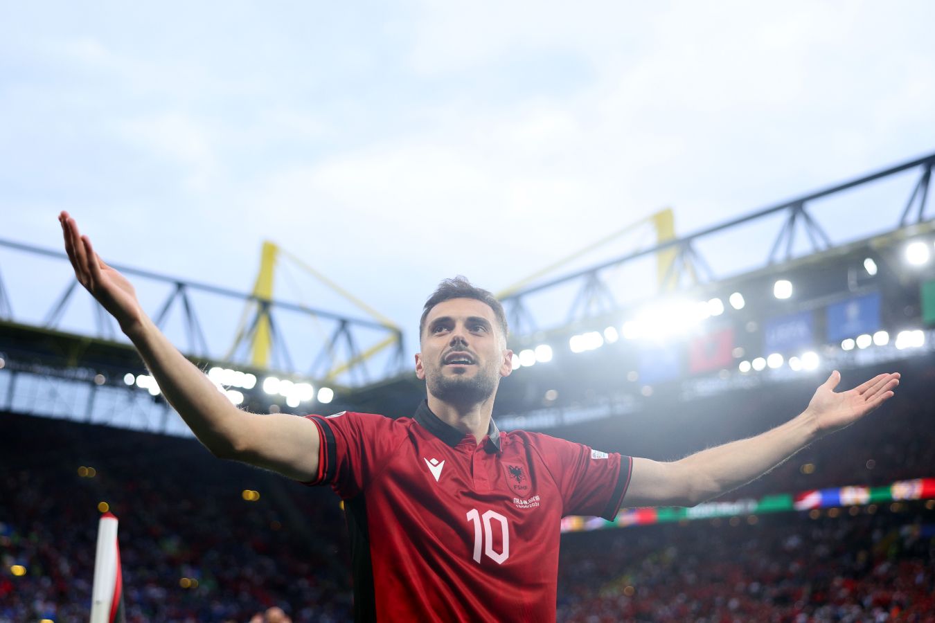 Видео самого быстрого гола в истории Евро в исполнении игрока сборной Албании Байрами