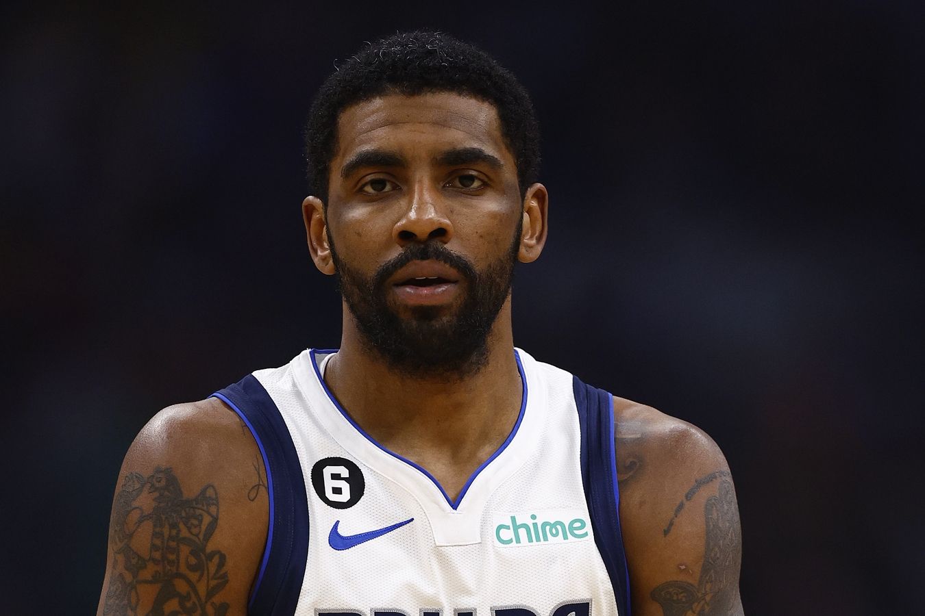 Звезда Далласа Кайри Ирвинг пропустит остаток сезона из-за травмы колена