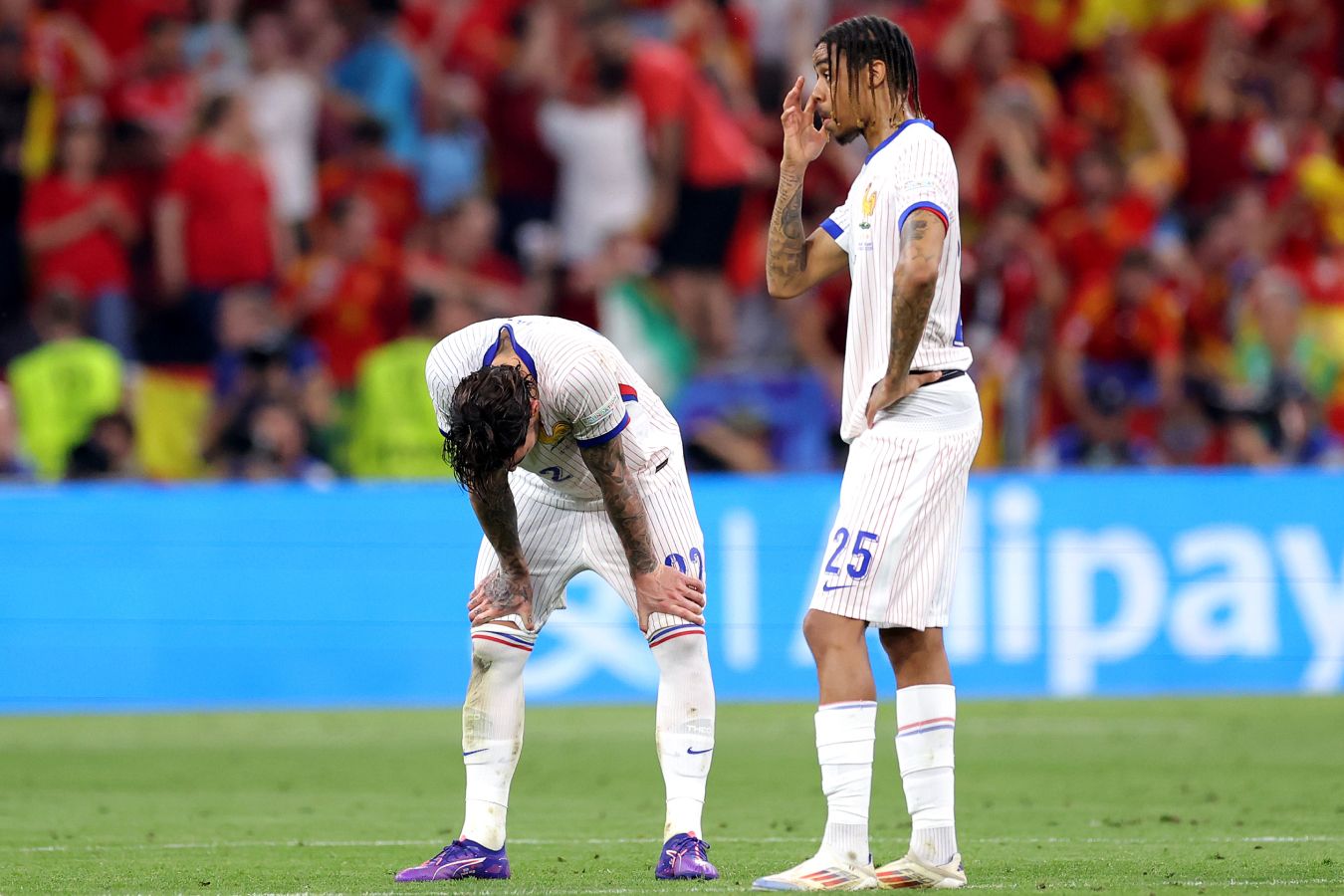 Фото: грусть футболистов сборной Франции после вылета с Евро-2024