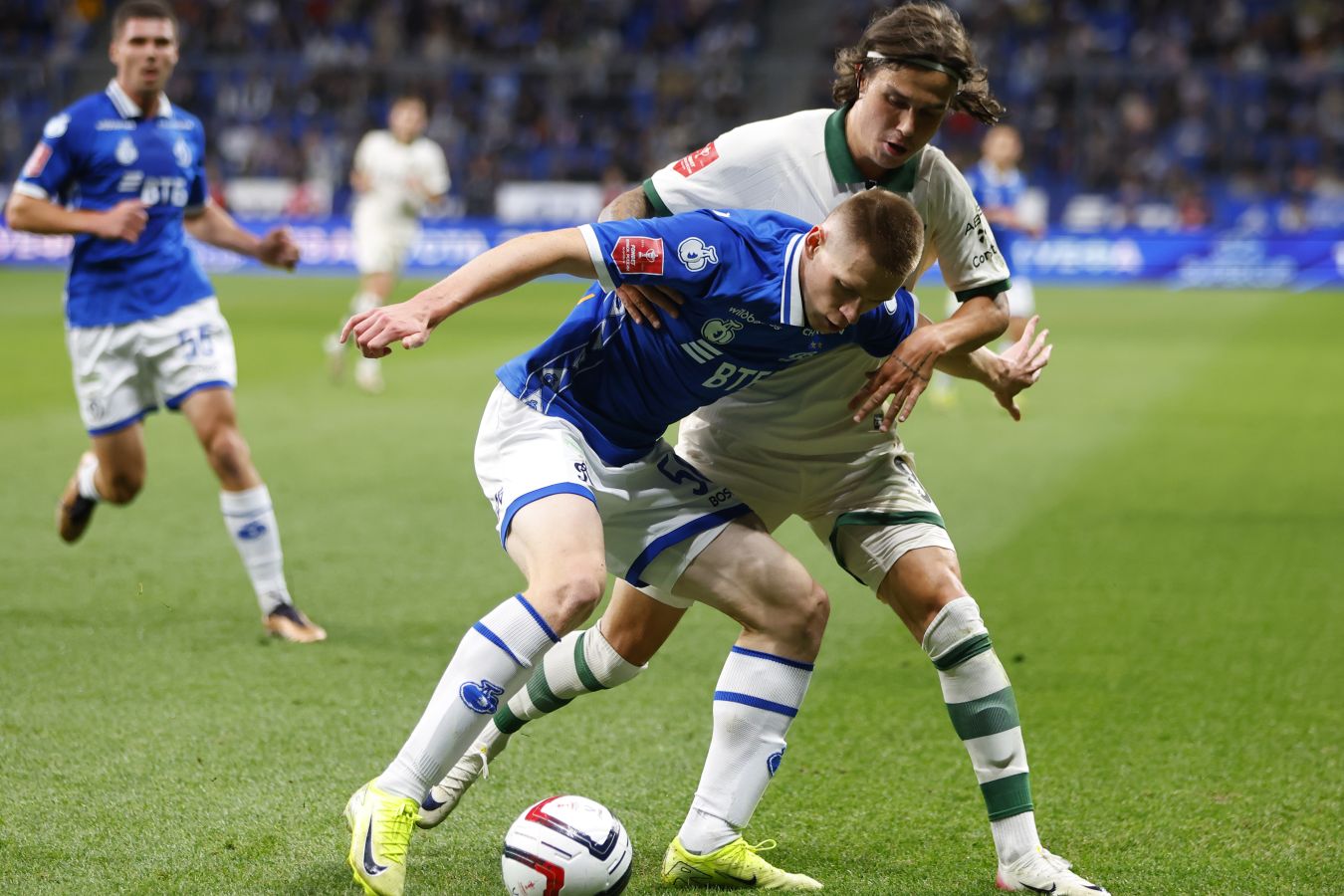 Олар қисық балапанды қатты трах