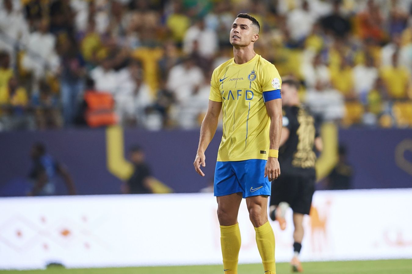 Бывший футболист сборной Румынии предположил, почему Роналду не завершает карьеру