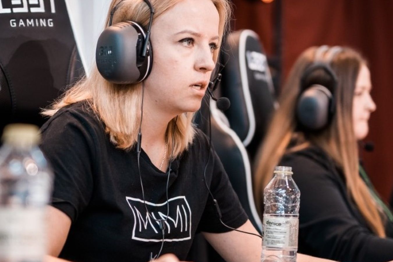 Известная российская киберспортсменка по CS:GO сломала палец. Она выступает с травмой