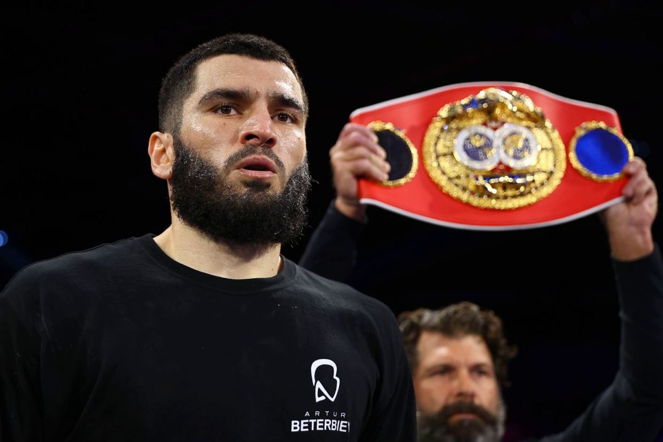 Эдди Хирн заявил, что WBC скоро объявит о бое Бетербиев Смит