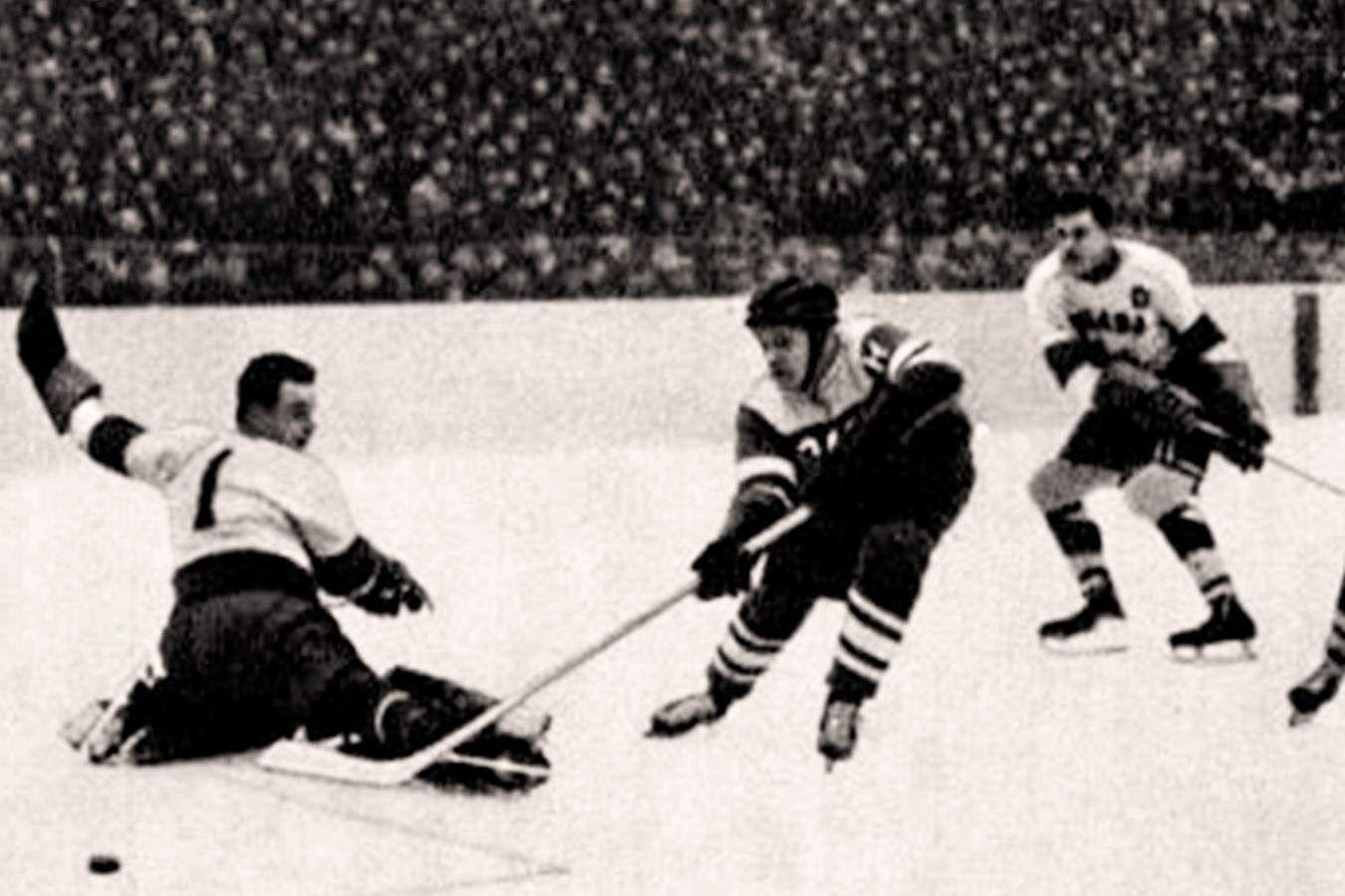 Как в 1954 году сборная СССР в первый раз стала чемпионом мира по хоккею -  Чемпионат