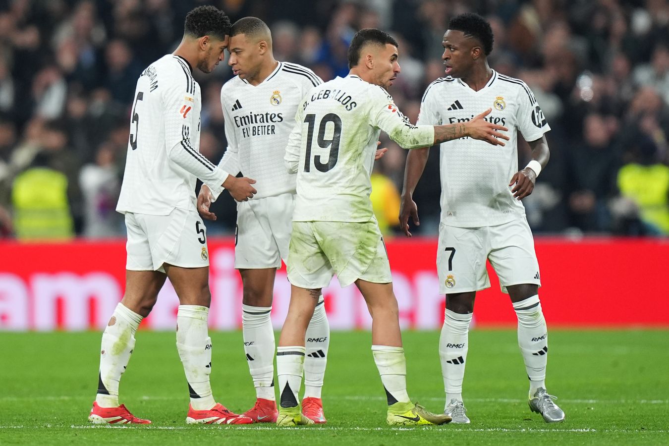 Руководство Реала намерено провести беседу с игроками после разгрома от ПСЖ  Marca