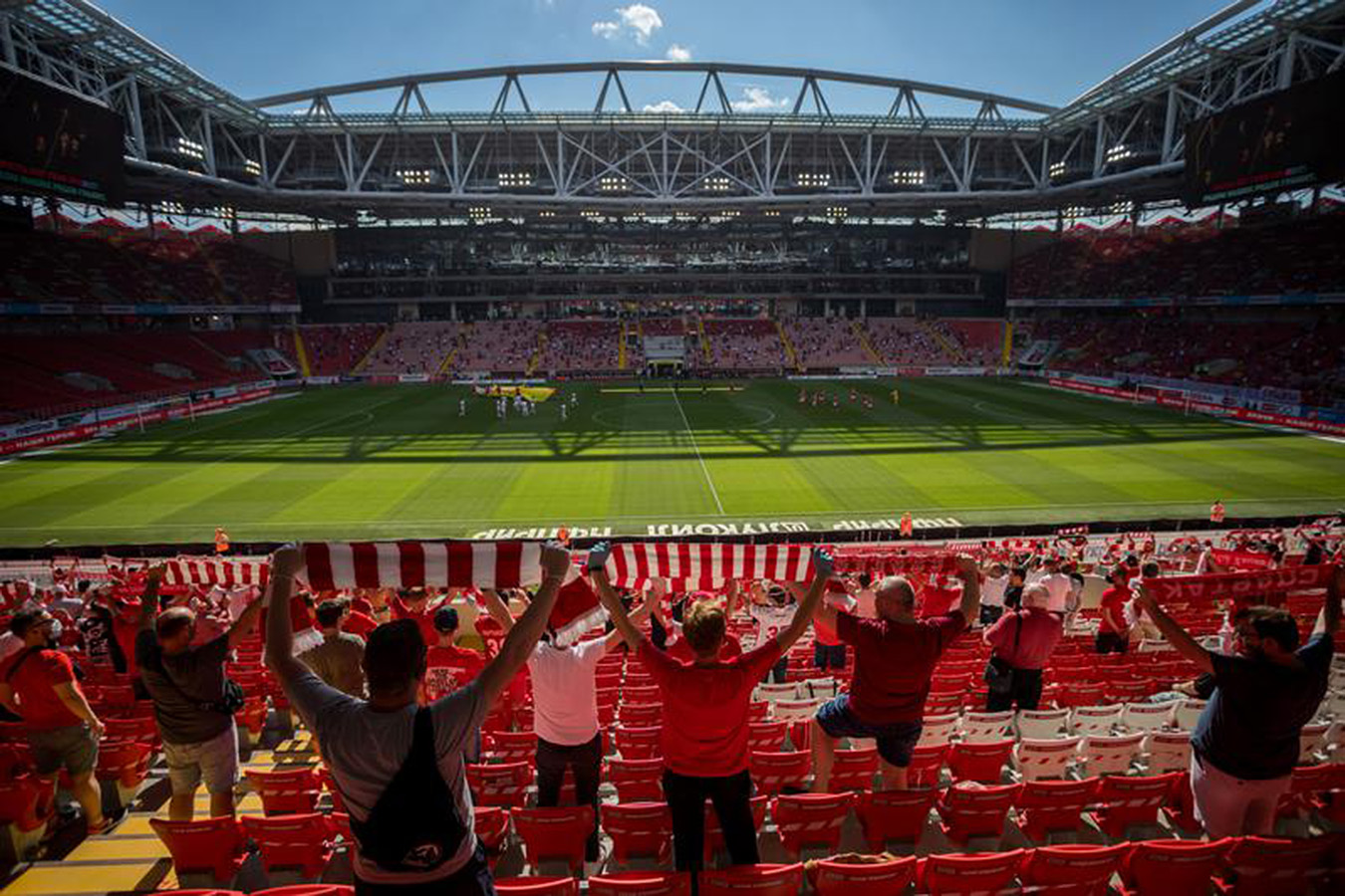 С 1 августа стадионы в Москве во время матчей можно будет заполнять на 50 процентов