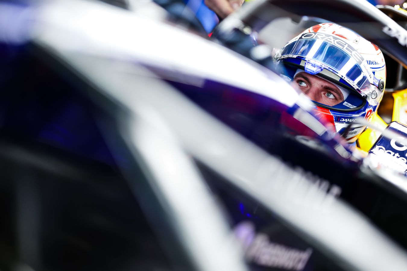 Видео: Макс Ферстаппен проводит приватные тесты на Нюрбургринге