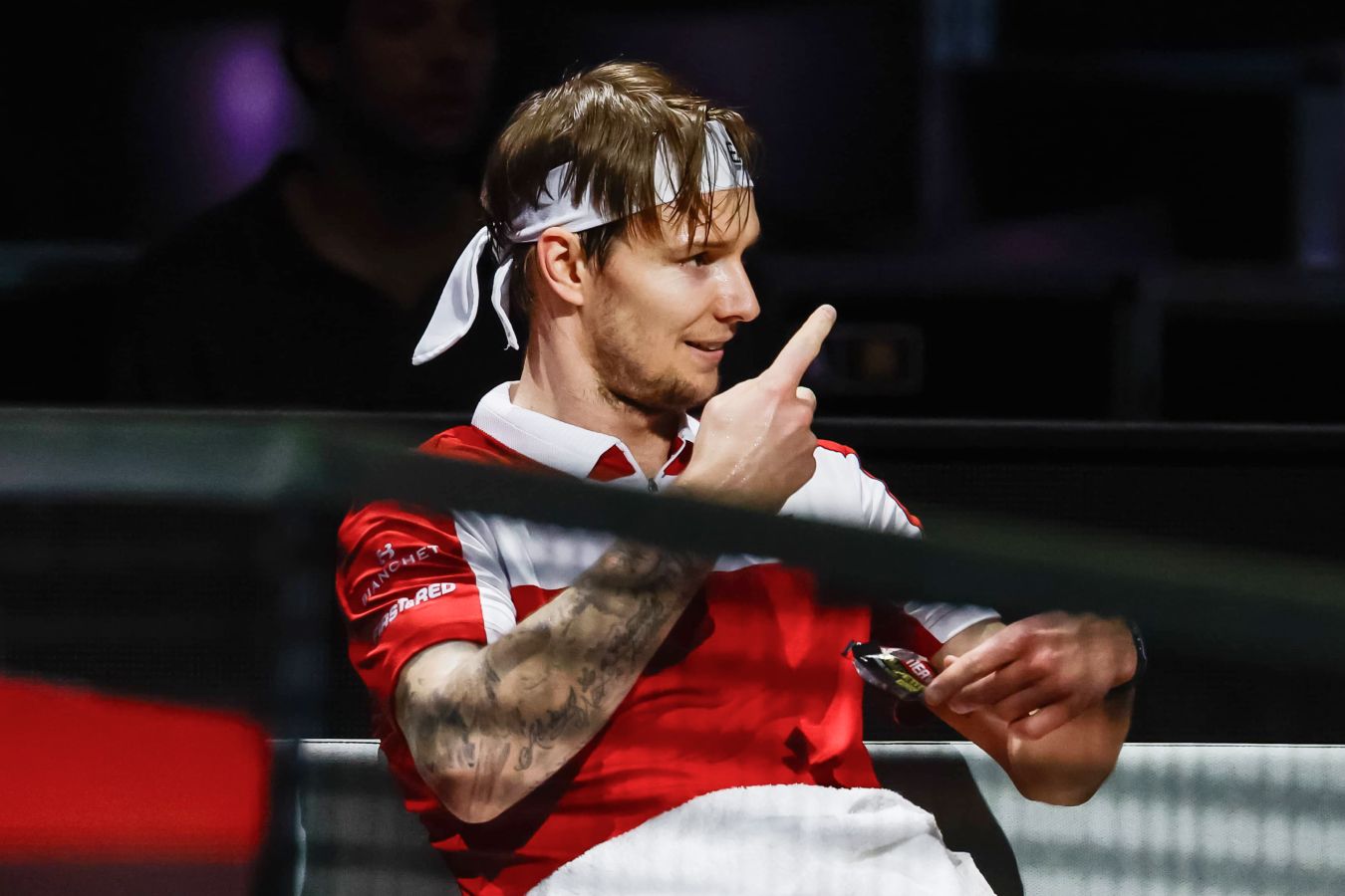 «В сетке 22 идиота, а мне достался он». Мучения Бублика в Роттердаме вошли в копилку мемов