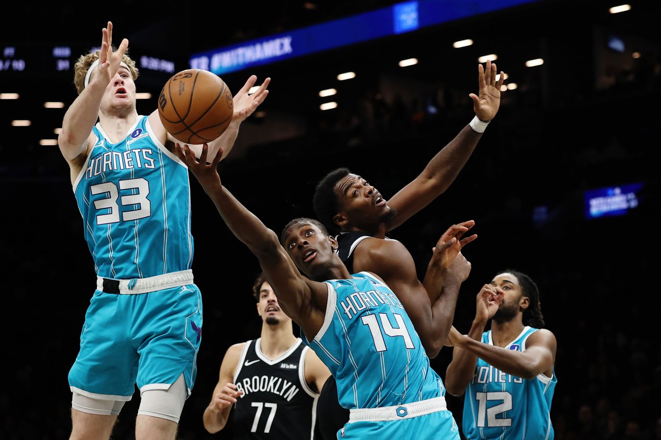 Девять очков и 15 Егора Дёмина помогли Бруклину переиграть Шарлотт