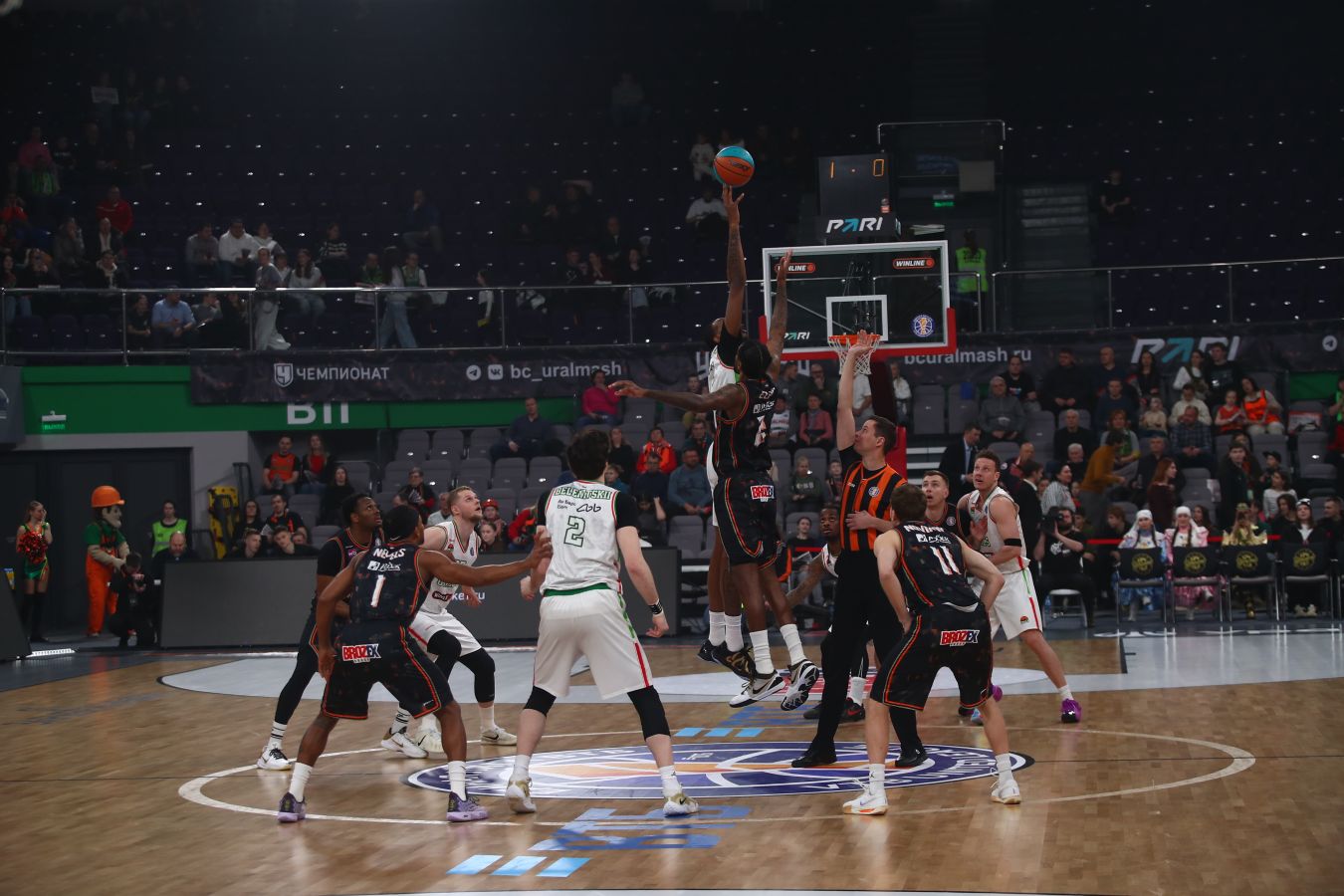 УНИКС с разницей в четыре очка обыграл Уралмаш в Единой лиге