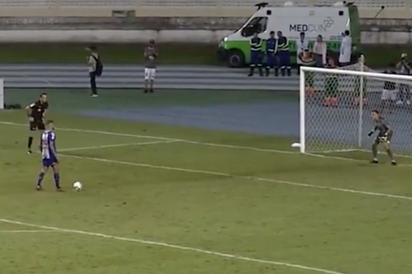 10 22. Самый смешной пенальти в испании гудемир. Самый смешной пенальти в испании гудемир. Скотт стерлинг вратарь. Own goal.