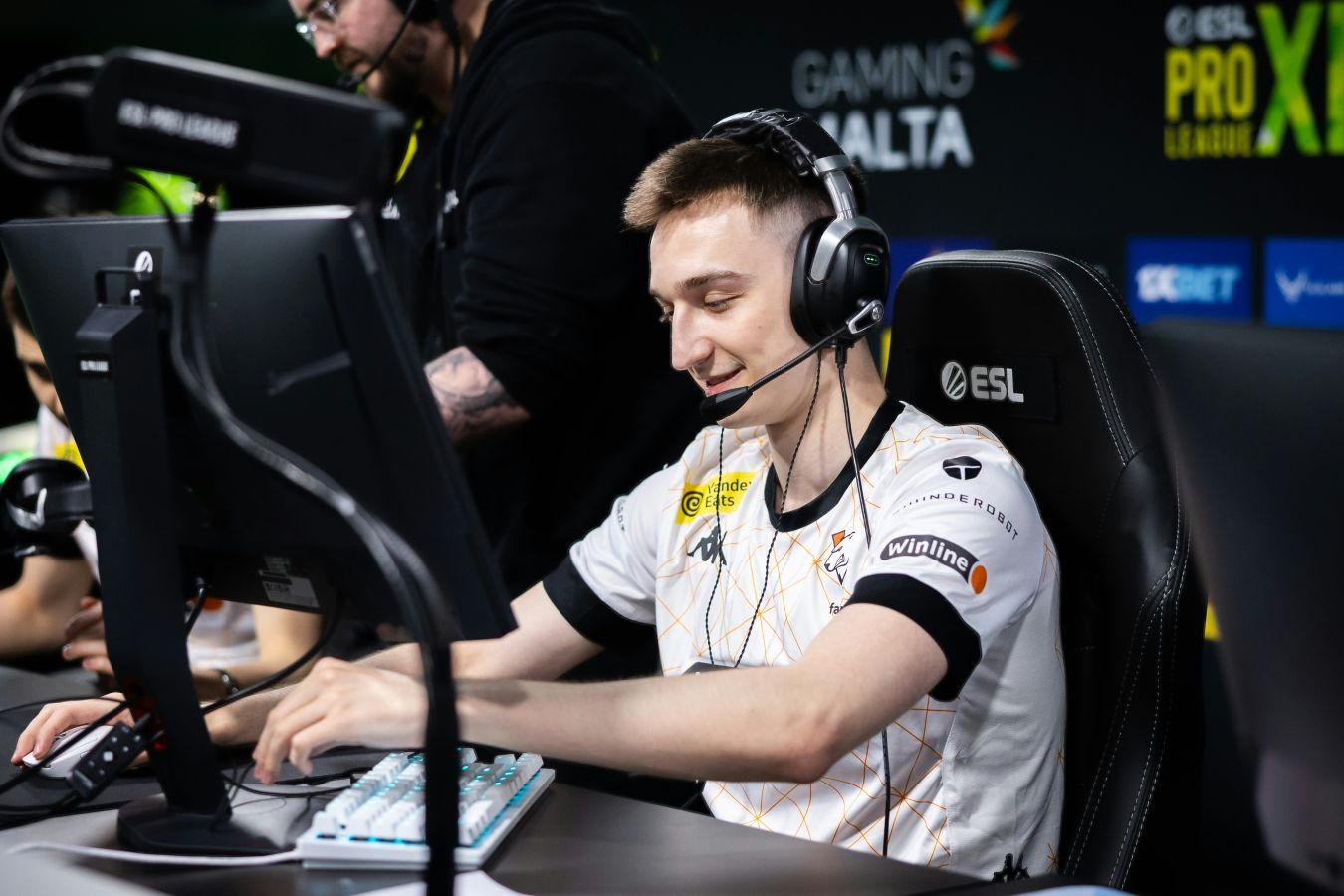 Рифлер Virtus.pro по CS 2 Пётр fame Болышев: планы на сезон, BetBoom Dacha  и график турниров - Чемпионат