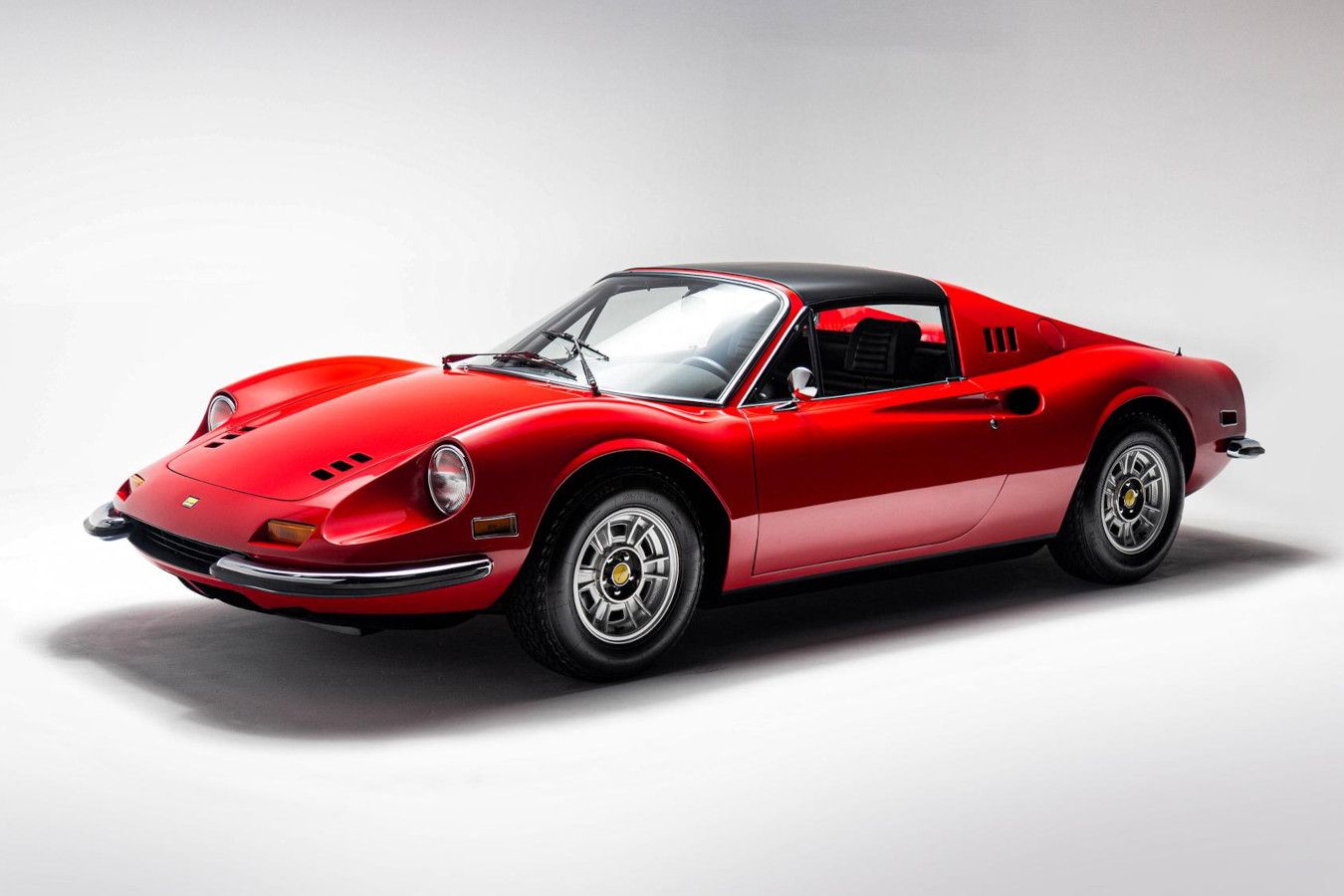 На продажу выставлена Ferrari 1972 года, которая принадлежала Шер -  Чемпионат