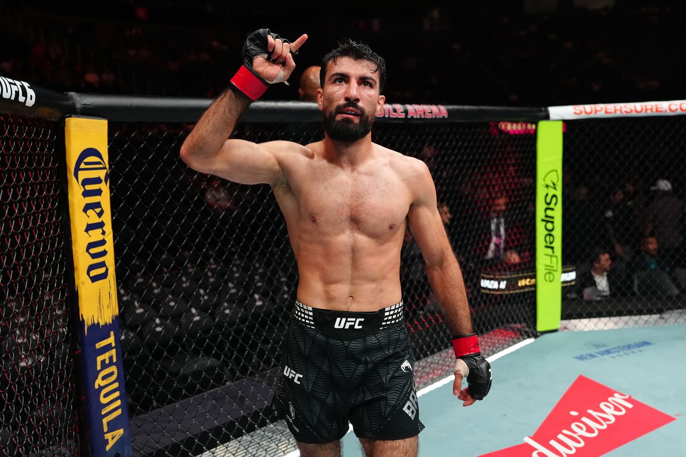 Непобеждённый боец Башарат раскритиковал своё увольнение из UFC, упомянув Петра Яна