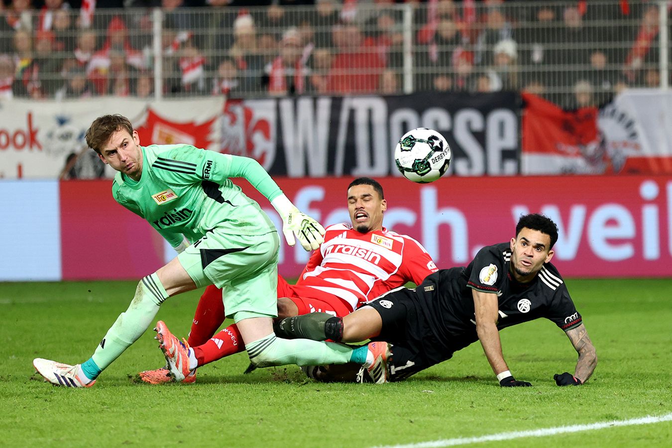 Бавария победила Унион в матче с двумя пенальти и автоголами