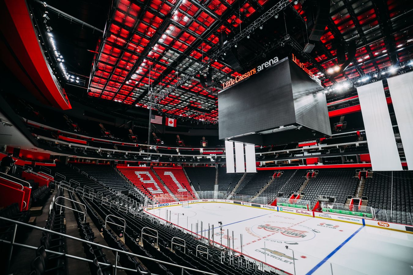 Сергей Фёдоров появился на арене Детройта в кабриолете Chevrolet Corvette C4