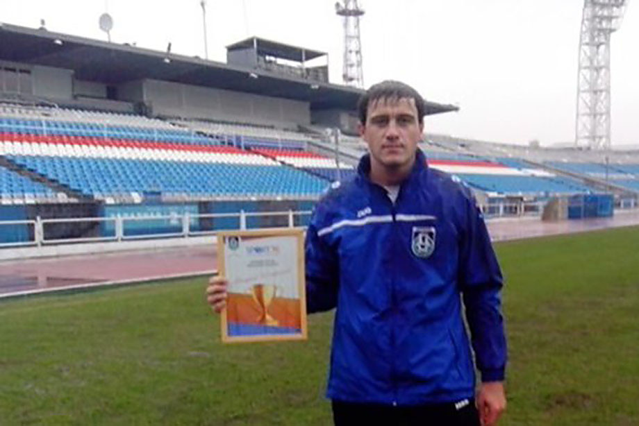Защитник «Шинника» Цховребов подбил мячом птицу во время матча ФНЛ