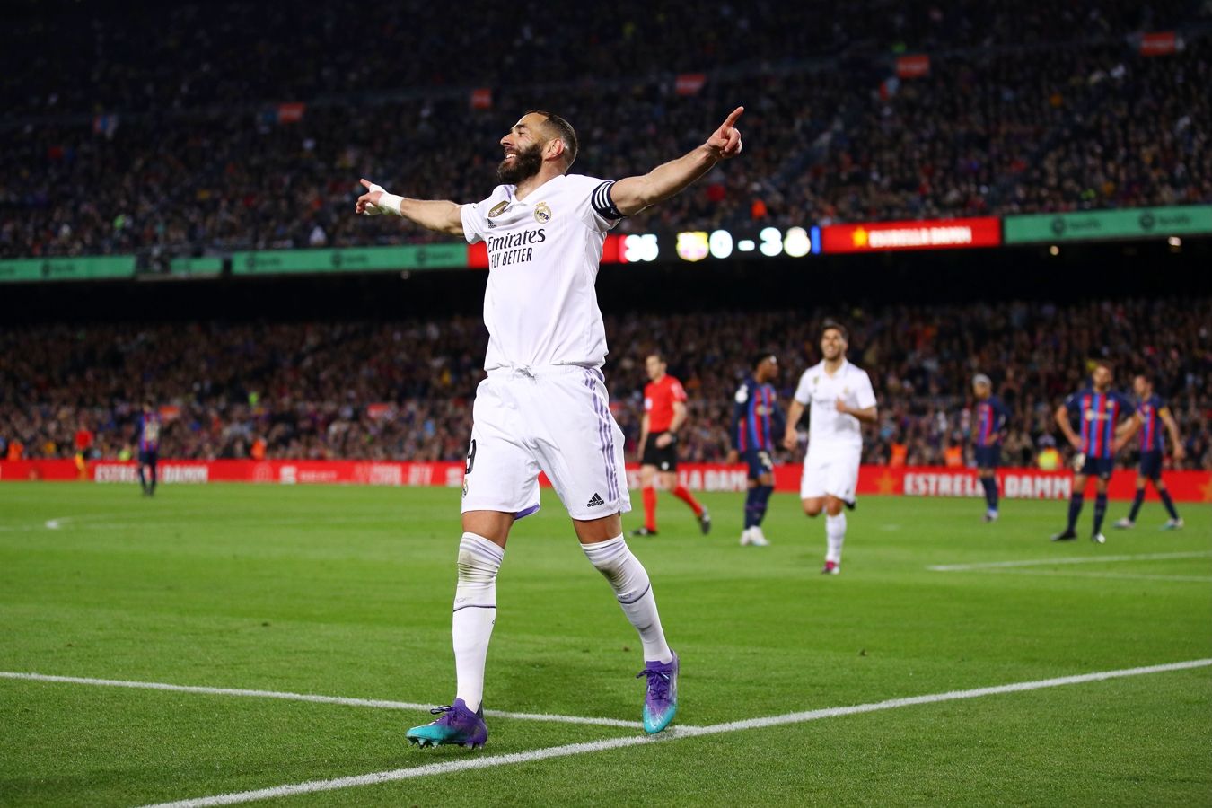 «Реал» разгромил «Барселону» и вышел в финал Кубка Испании, Бензема оформил хет-трик