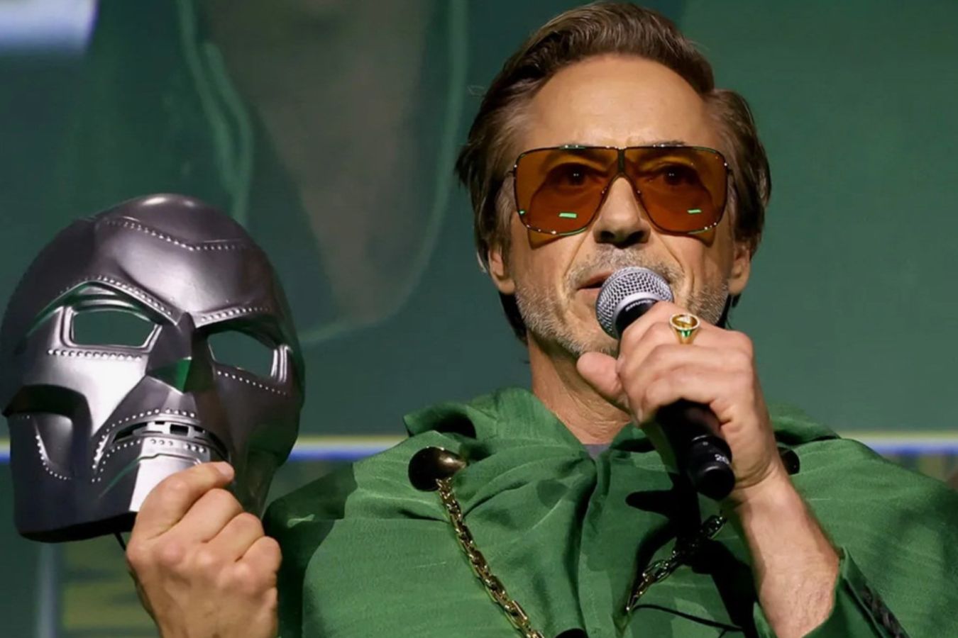 Еркек пениса босаңсыған күйде