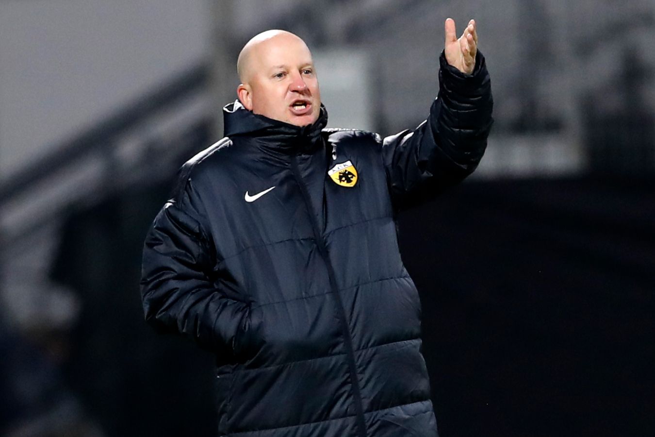 Противоречивый старт Николича в Греции