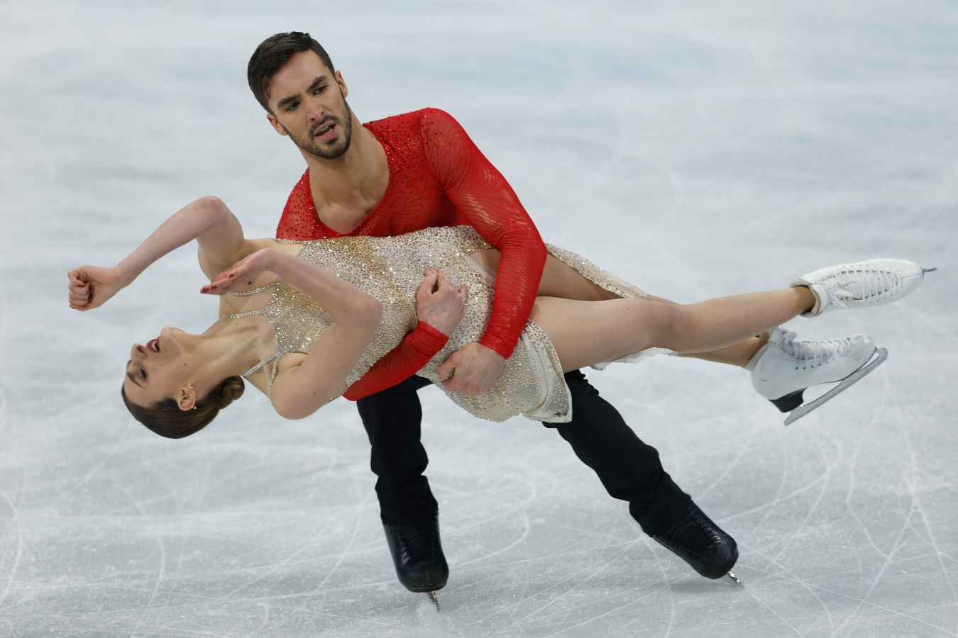 Использует те же аргументы, что и раньше. Пападакис  об обвинениях Сизерона в клевете