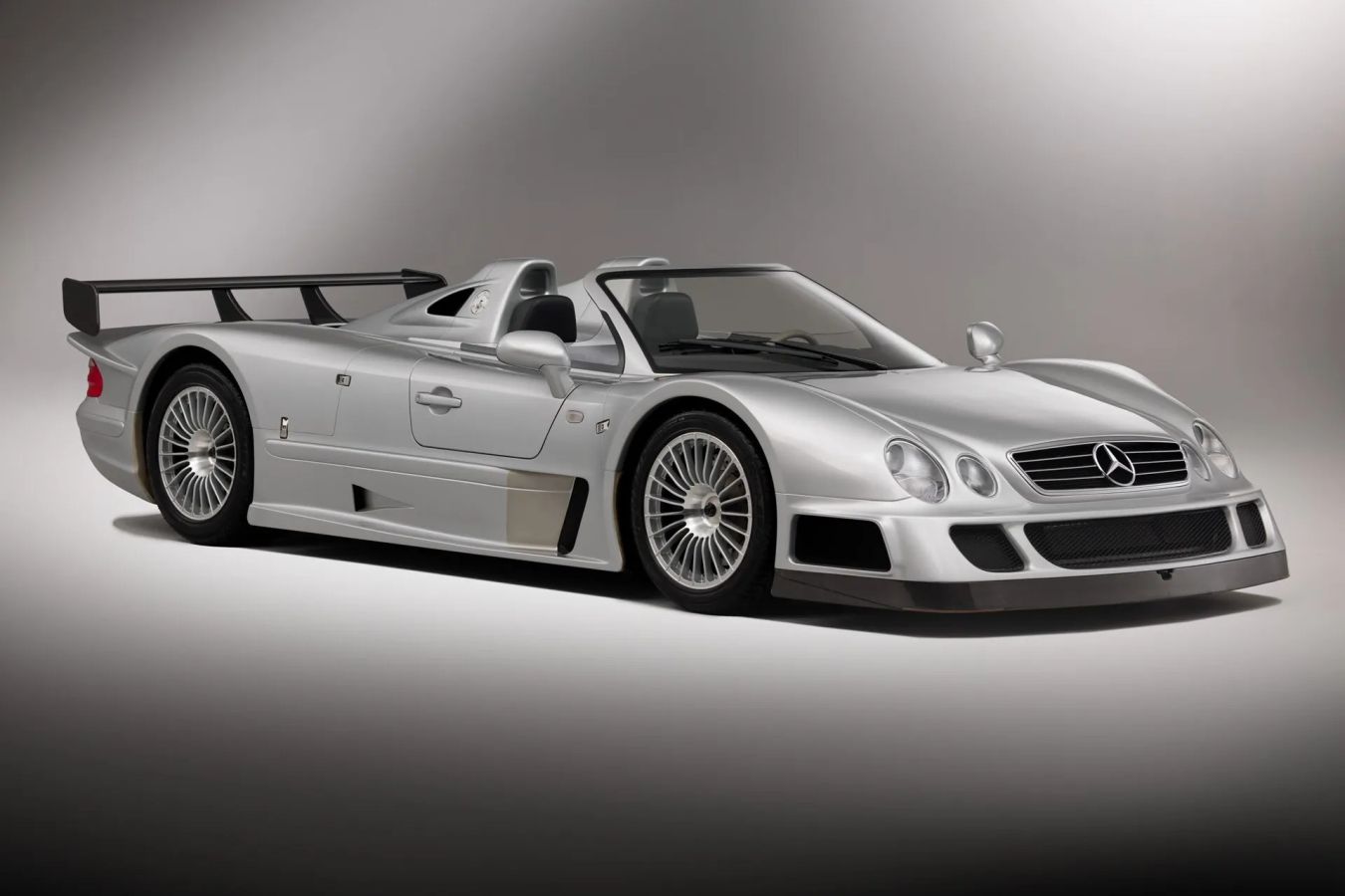 Mercedes на базе гоночного спорткара продали за $ 10,2 млн. Таких всего шесть в мире