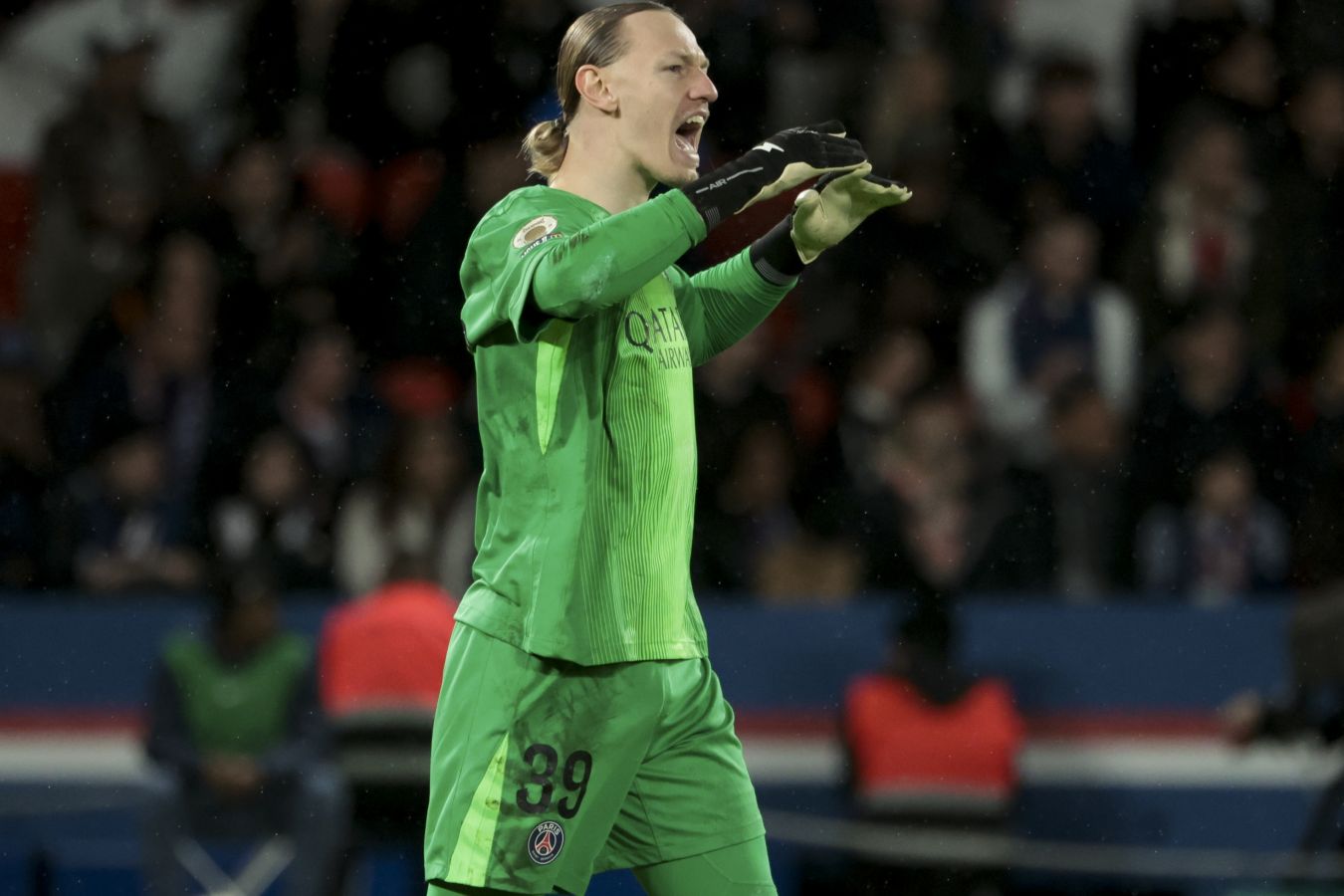 Матвей Сафонов пропустил два гола от Метца, Немков стал чемпионом PFL. Главное к утру