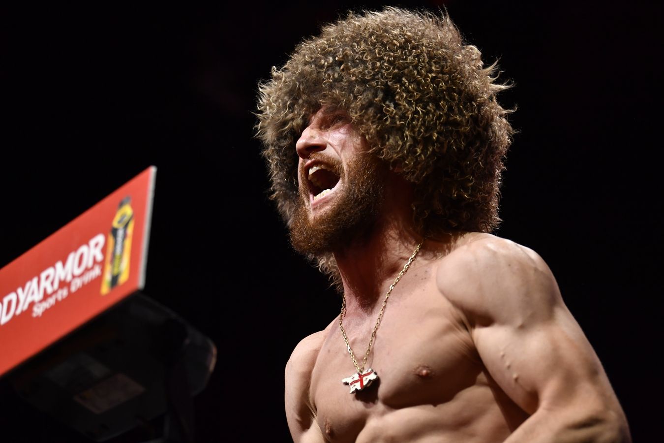«Мы можем вырвать вам глотку. Не лезьте!» Легенда UFC — о драке фаната с Двалишвили