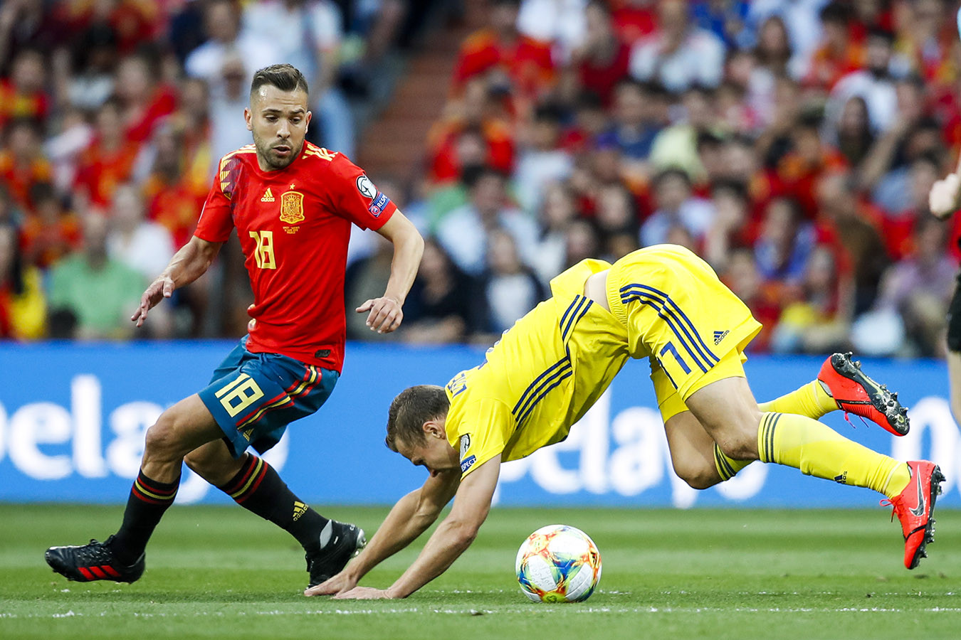 Прогноз матчей испании. Испания Швеция. Футбол Испания Швеция. Швеция против Испании. Швеция Испания прогноз.