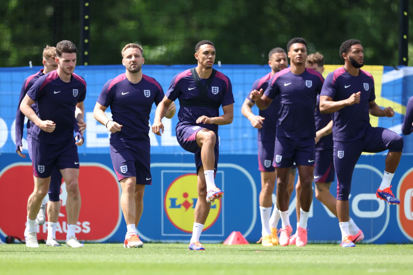 Сборная Англии тренирует новую схему в преддверии 1/4 финала Евро-2024 — Daily Mail