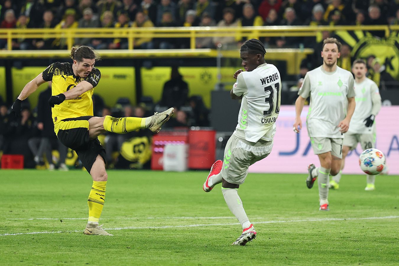 Боруссия Дортмунд разгромила Вердер в матче 17-го тура Бундеслиги