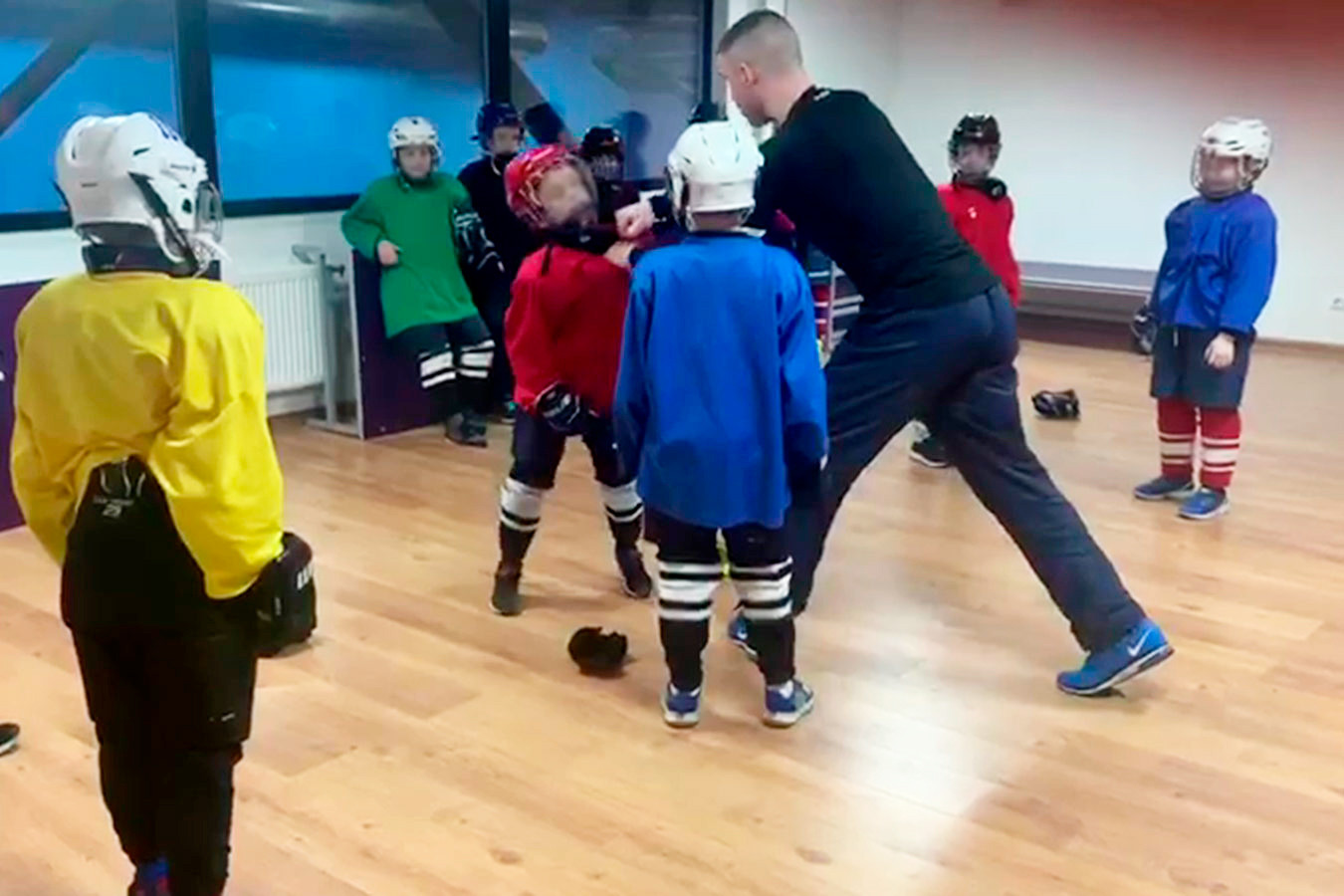 skandal v detskom hokkee pochemu trener