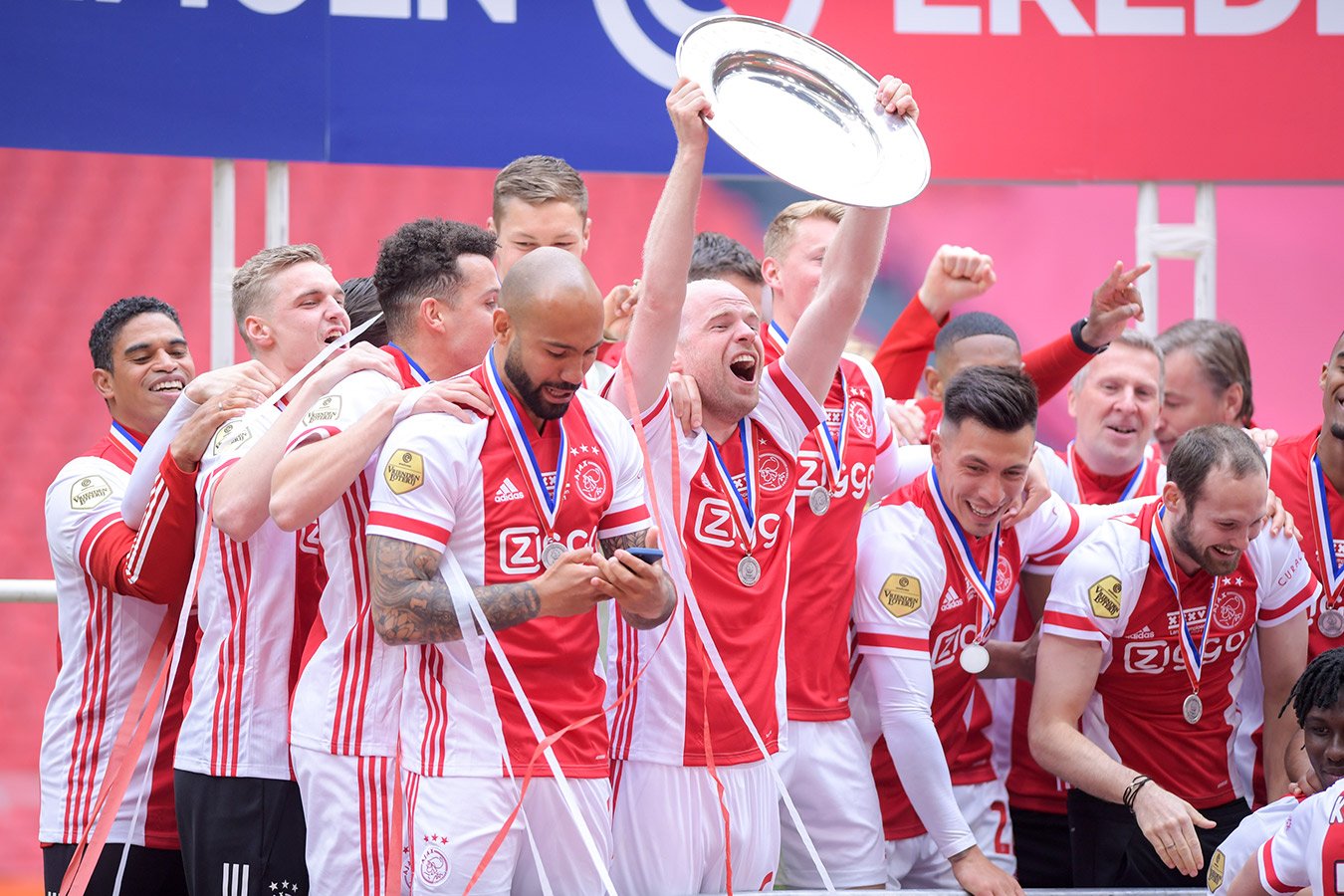 «Аякс» переплавил свой трофей чемпиона Нидерландов в сувениры для болельщиков