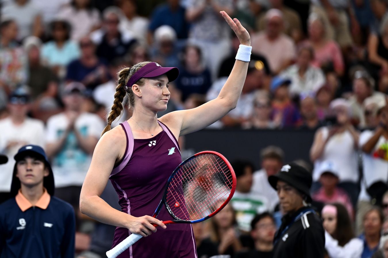Елена Рыбакина пробилась в полуфинал турнира в Штутгарте, где сразится с Миррой Андреевой