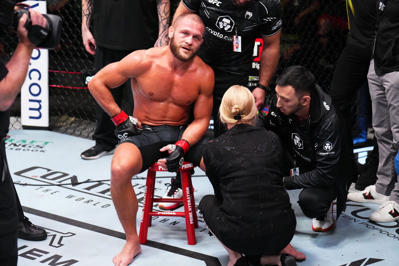 «Есть оппонент для танцев». Физиев сообщил, что выступит на турнире UFC в Баку