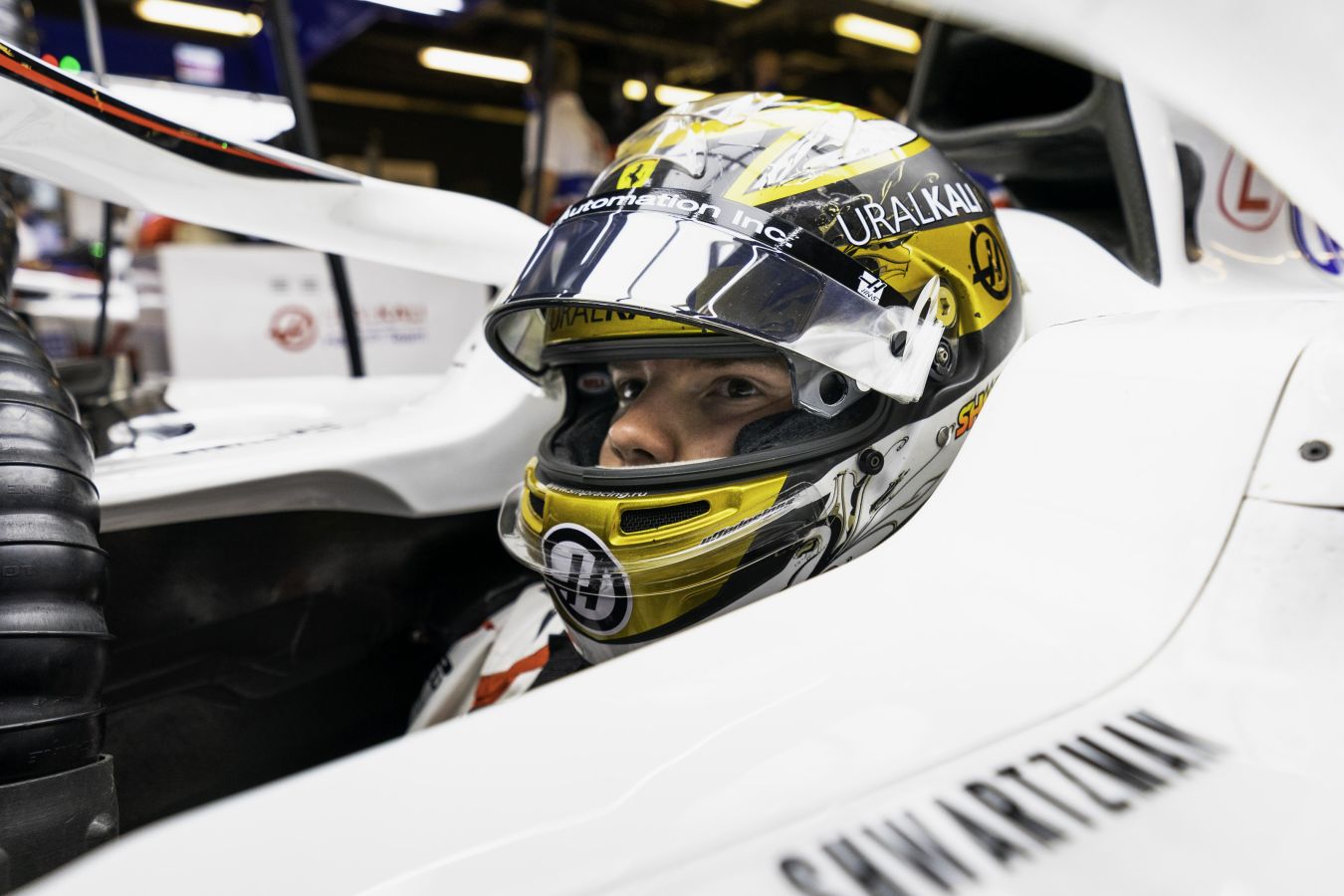 Шварцман впервые опробовал болид IndyCar и стал быстрейшим на тестах